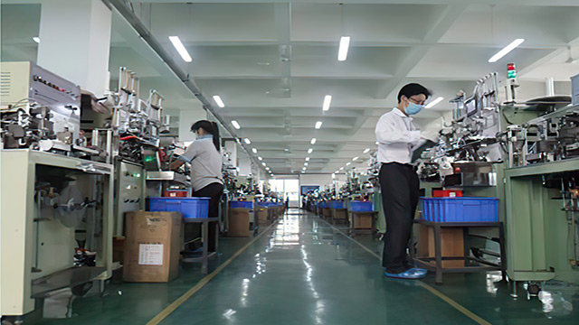 向日葵成人网站固态向日葵视频色板生产达州工厂实景图